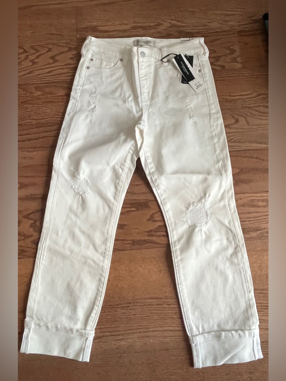 NWT Liverpool White Distressed women  Jeans - Stylish Casual Fit size 6/28